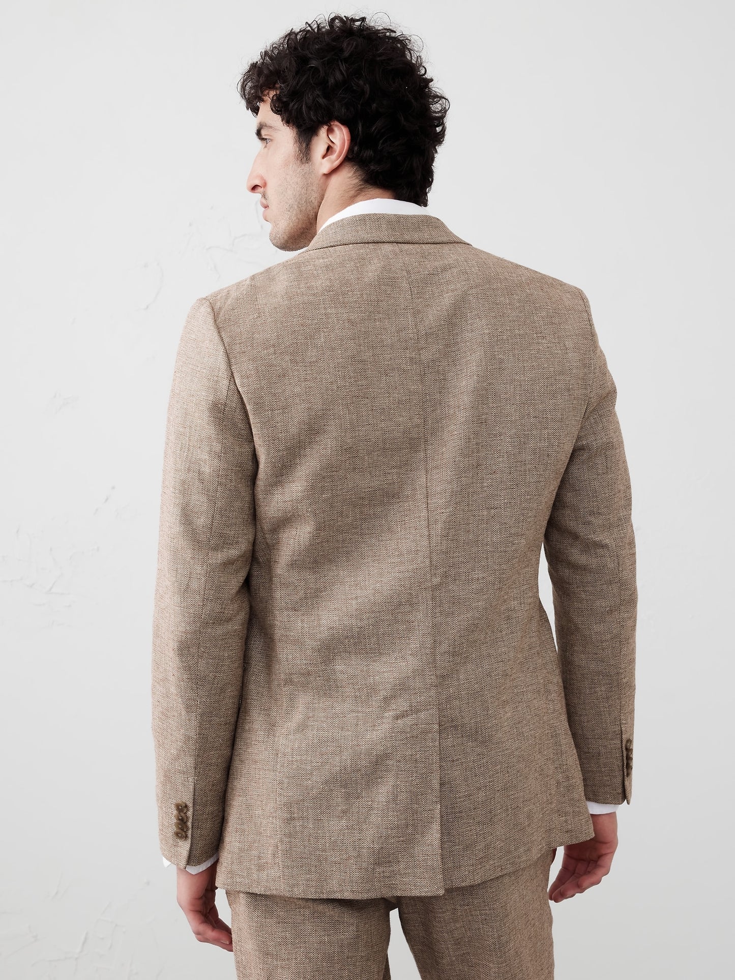 Tailored-Fit Linen-Blend Herringbone Suit Jacket