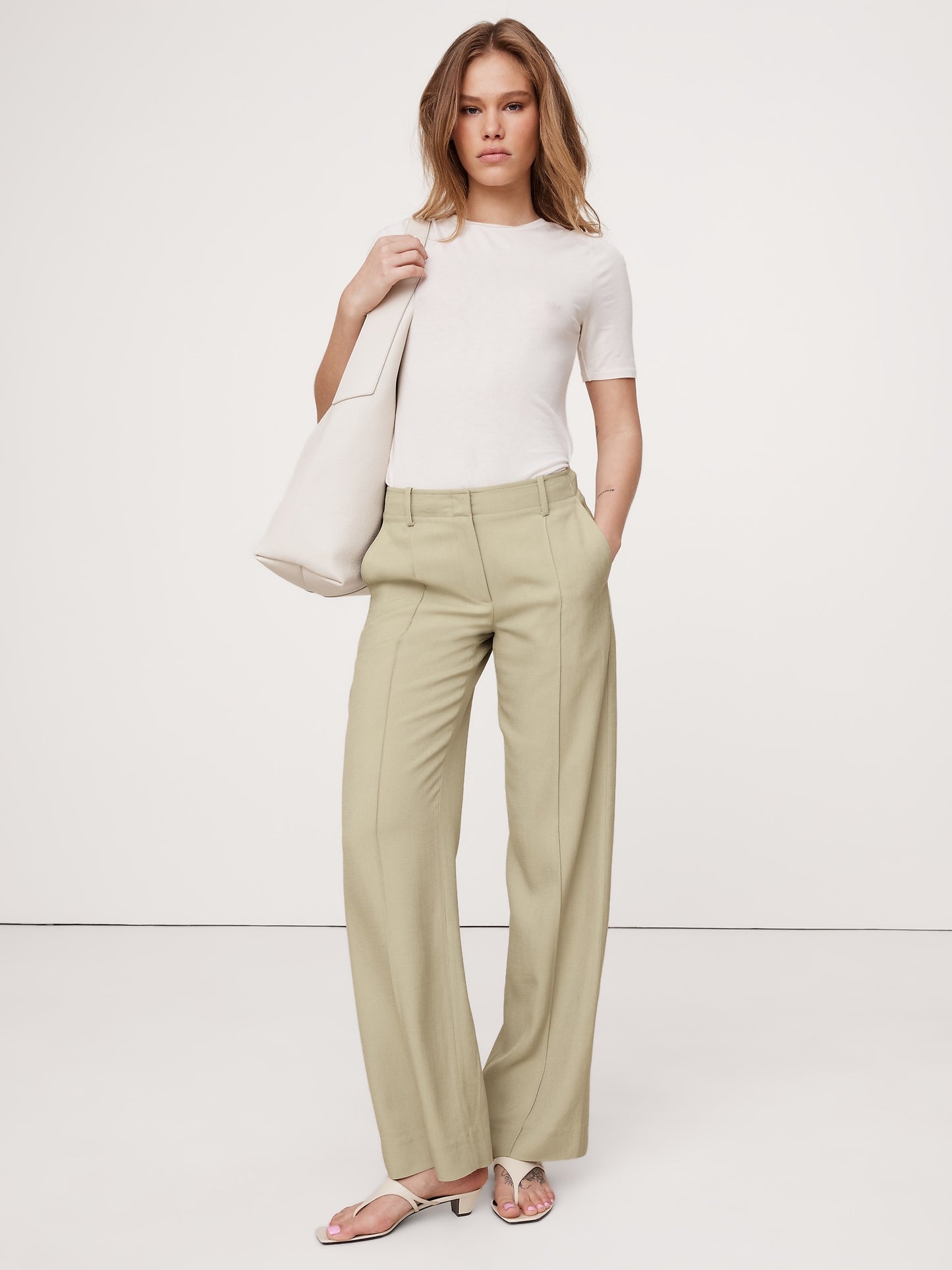 Mid-Rise Wide-Leg Pant